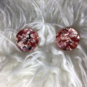 Marble speckled pattern stud earrings, pink tones